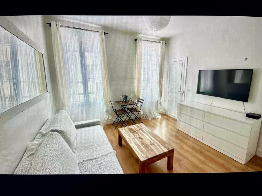 Cute One Bedroom In Le Marais Париж Экстерьер фото