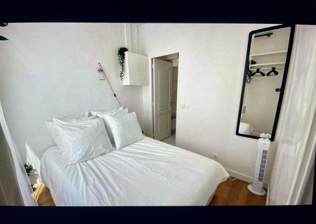 Cute One Bedroom In Le Marais Париж Экстерьер фото