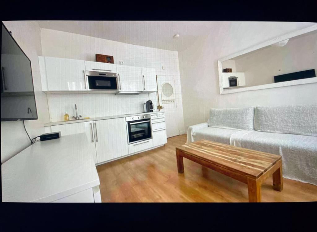 Cute One Bedroom In Le Marais Париж Экстерьер фото