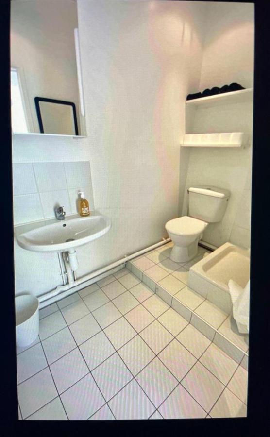 Cute One Bedroom In Le Marais Париж Экстерьер фото