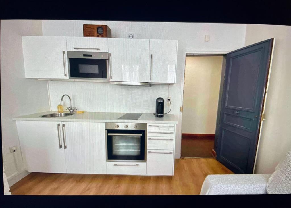 Cute One Bedroom In Le Marais Париж Экстерьер фото